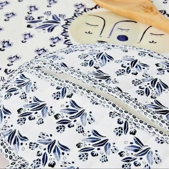 NWT Anthropologie Positive Vibes Baking Set - 3 Piece Mitt, Spoon, Mat - Picture 2 of 3